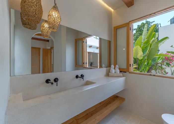 Vakantiehuis Rice Field Rooftop - Private Pool - Outdoor Bath Cemagi